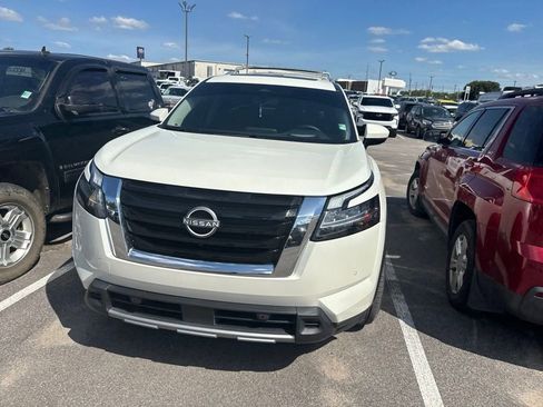Used 2024 Nissan Pathfinder Platinum w/ Cargo Package AWD/4WD image 5