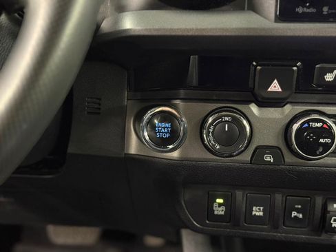 Used 2018 Toyota Tacoma TRD Sport image 30