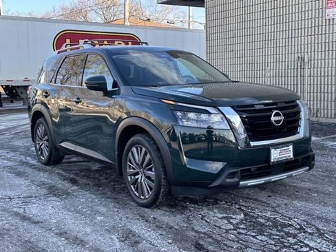 Certified 2025 Nissan Pathfinder SL w/ SL Premium Package image 3