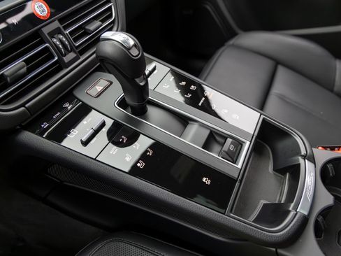 Certified 2026 Porsche Macan AWD/4WD image 39