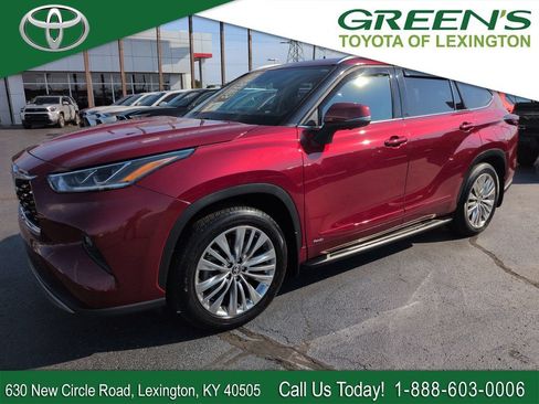 Certified 2025 Toyota Highlander Platinum AWD/4WD image 1