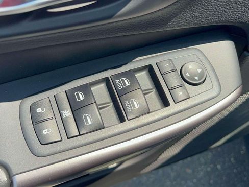 Used 2019 Jeep Cherokee Limited AWD/4WD image 19
