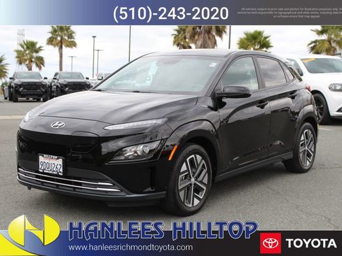 Used 2023 Hyundai Kona SE image 3