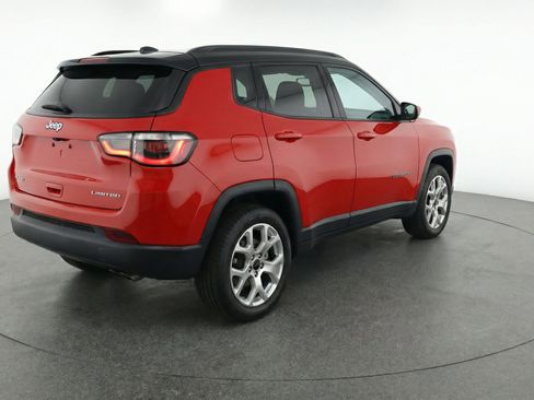 Used 2025 Jeep Compass Limited image 9