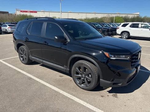 Used 2025 Honda Pilot Sport image 7