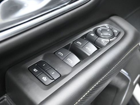 Used 2022 GMC Yukon SLT w/ SLT Premium Package image 14