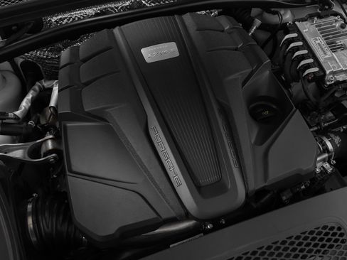 Certified 2025 Porsche Macan S image 17