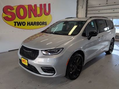 New 2026 Chrysler Pacifica Select w/ S Appearance Package