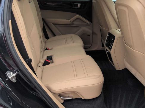 Used 2021 Porsche Cayenne E-Hybrid AWD/4WD image 22