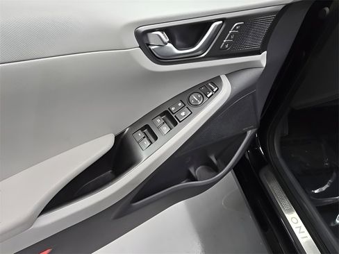 Used 2020 Hyundai Ioniq Limited image 10