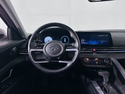 Used 2023 Hyundai Elantra Limited image 17