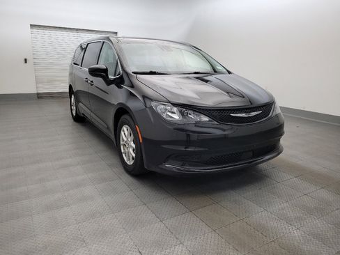 Used 2023 Chrysler Voyager LX FWD image 13