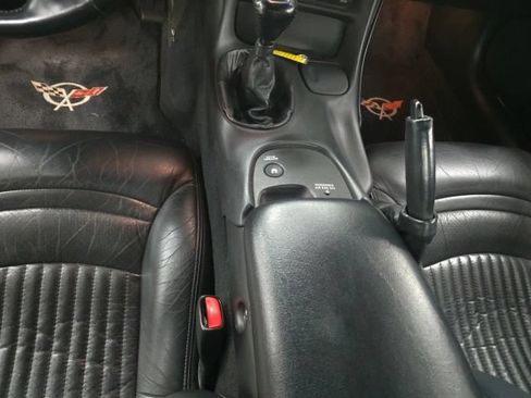 Used 2001 Chevrolet Corvette Convertible w/ Preferred Equipment Group2 RWD image 18