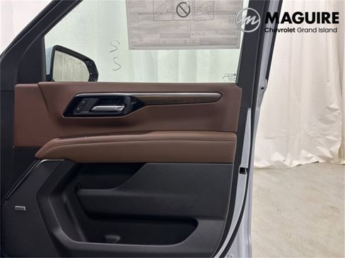 New 2026 Chevrolet Suburban High Country image 18