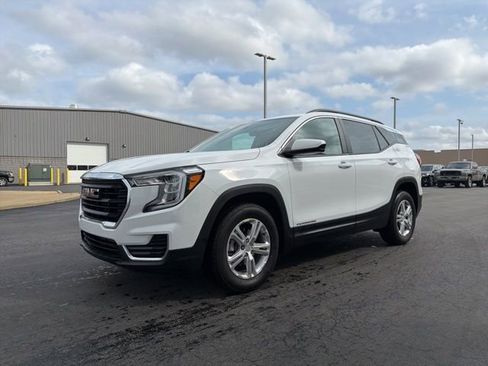 Used 2024 GMC Terrain SLE w/ Driver Convenience Package image 3