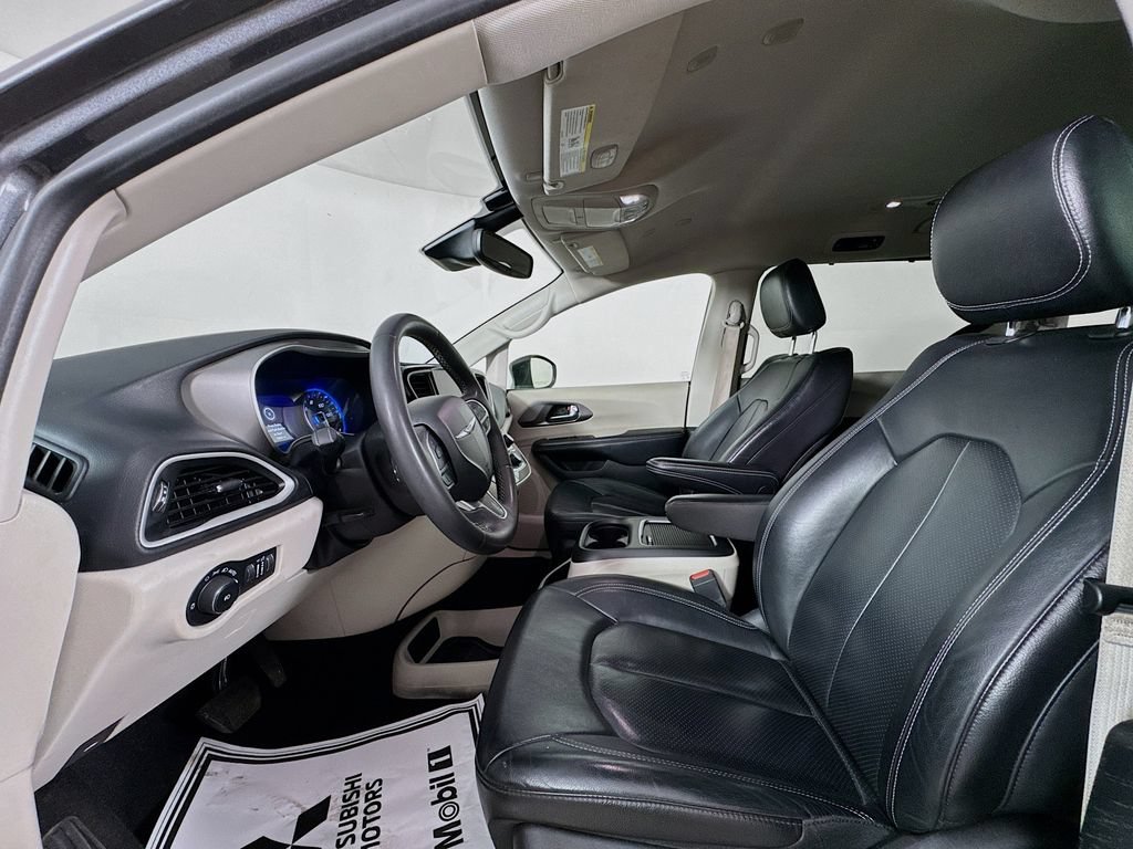 Used 2022 Chrysler Pacifica Touring-L FWD image 20