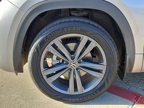 Used 2021 Volkswagen Atlas SE w/ Panoramic Sunroof Package image 5