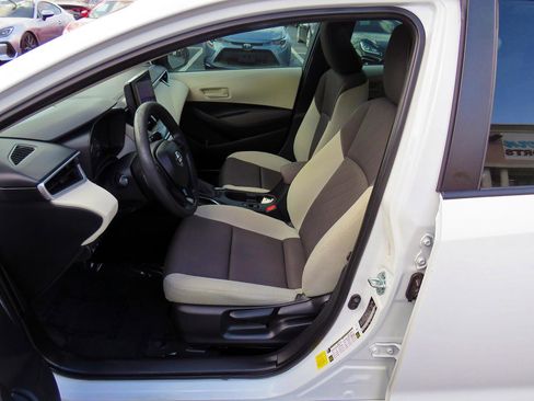 Used 2023 Toyota Corolla LE image 11