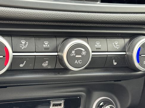 Used 2023 Alfa Romeo Giulia Veloce image 33