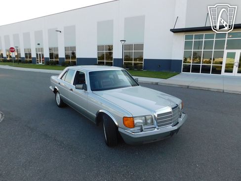 Used 1990 Mercedes-Benz 300 SE image 8