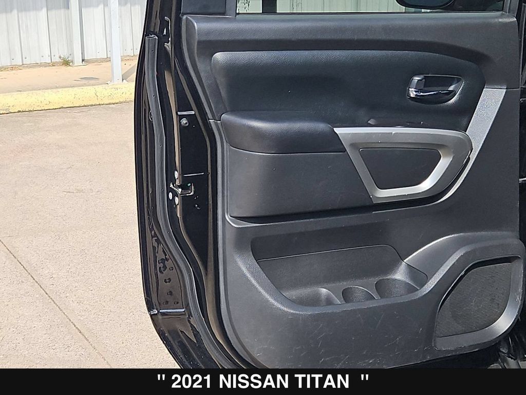 Used 2021 Nissan Titan SV RWD image 9