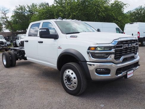 New 2026 RAM 5500 Tradesman w/ Chrome Appearance Group image 4