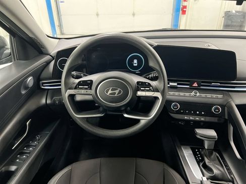 Used 2024 Hyundai Elantra SEL FWD image 11