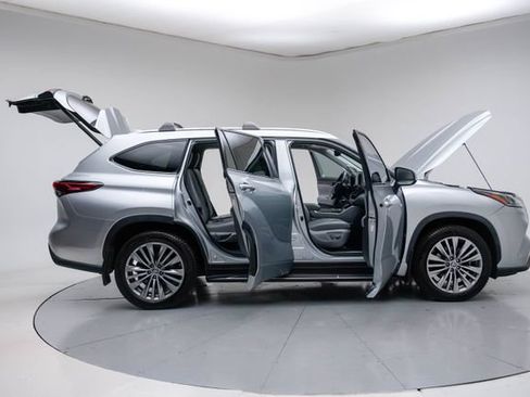 Used 2021 Toyota Highlander Platinum AWD/4WD image 14