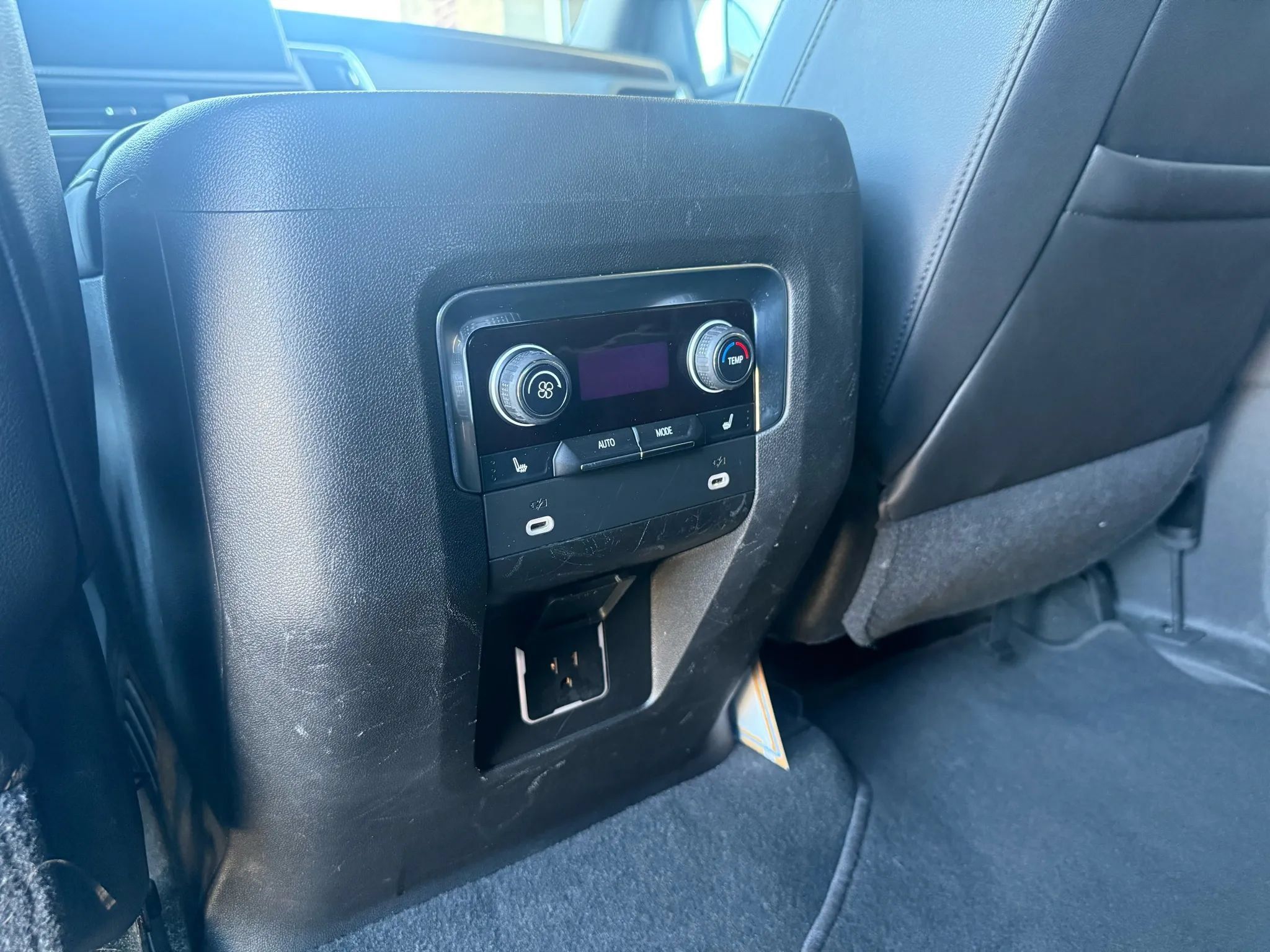 Used 2021 Chevrolet Tahoe Premier AWD/4WD image 34