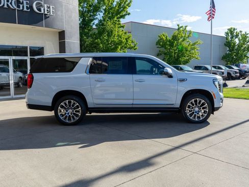 New 2026 GMC Yukon XL Denali w/ Denali Reserve Package AWD/4WD image 8