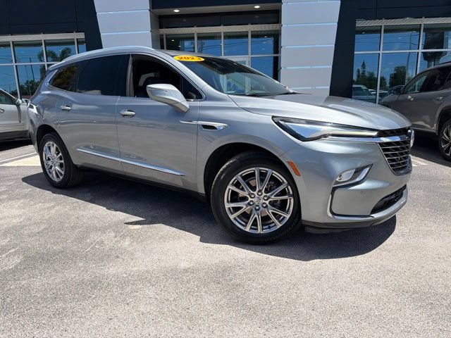Used 2023 Buick Enclave Essence w/ Experience Buick Package FWD image 2