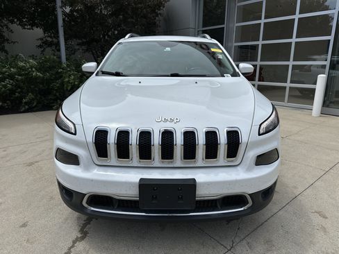Used 2017 Jeep Cherokee Limited w/ Luxury Group FWD image 8