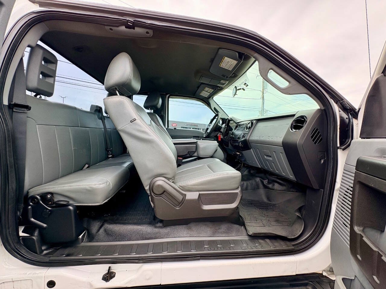 Used 2016 Ford F250 XL w/ Power Equipment Group AWD/4WD image 32