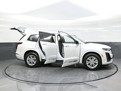 New 2025 Cadillac XT6 Luxury w/ LPO, Floor Liner Package image 40