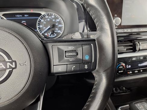 Used 2022 Nissan Pathfinder SV image 11