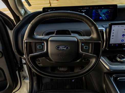 Used 2025 Ford Expedition Platinum w/ Driver's Package image 19