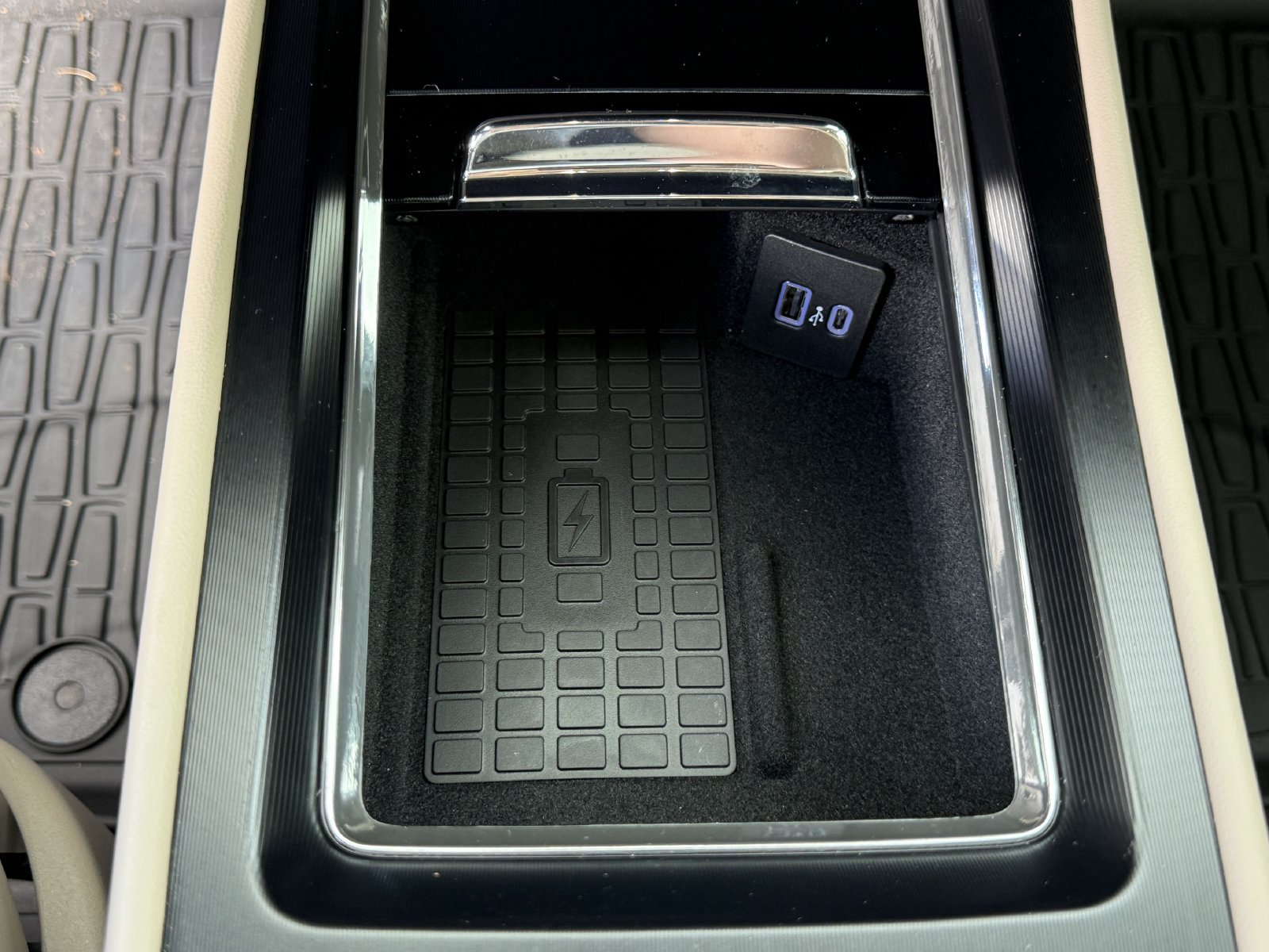 Used 2023 Lincoln Corsair FWD w/ Equipment Group 101A image 32