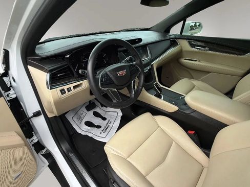 Used 2017 Cadillac XT5 FWD w/ LPO, Wheel Lock Package image 13