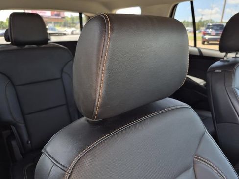 Used 2018 Chevrolet Traverse Premier w/ Driver Confidence II Package FWD image 16