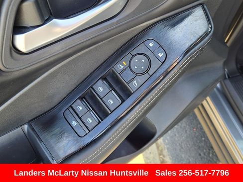 Used 2025 Nissan Rogue SV FWD image 21