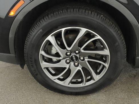 Used 2022 Lincoln Corsair FWD w/ Equipment Group 101A image 4