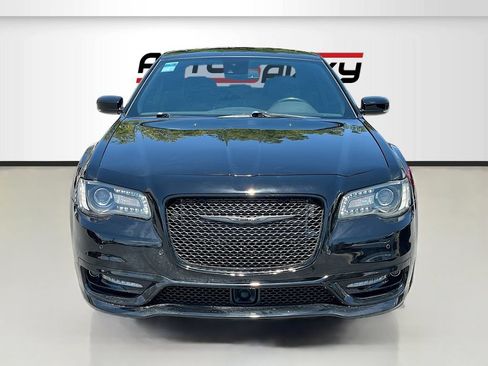 Used 2022 Chrysler 300 S w/ Comfort Group RWD image 2