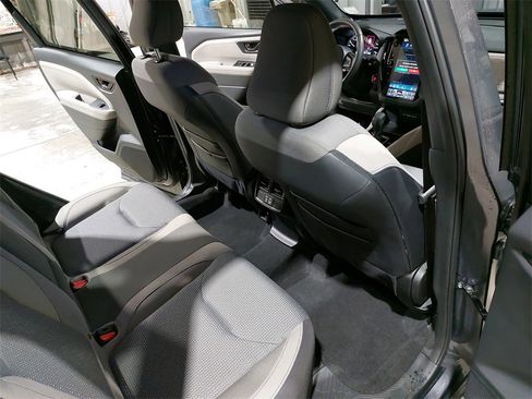 Used 2025 Subaru Forester Premium w/ Convenience Package #1 image 11