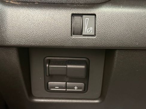 Used 2025 GMC Canyon Elevation image 26