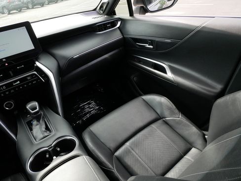 Used 2023 Toyota Venza Limited AWD/4WD image 11