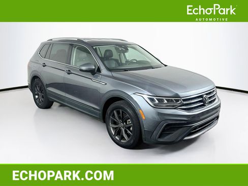 Used 2022 Volkswagen Tiguan SE FWD image 1