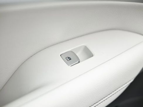 Certified 2025 Genesis G70 2.5T image 23