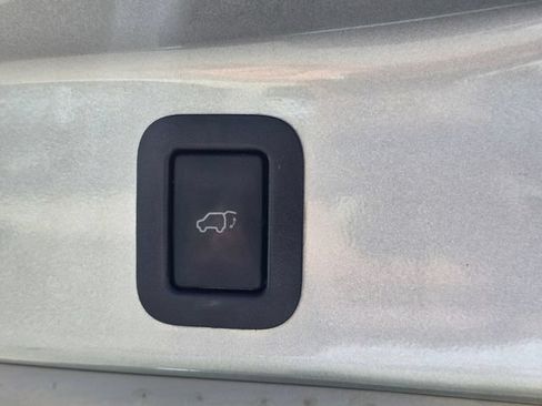 Used 2017 Toyota Highlander Limited Platinum FWD image 7