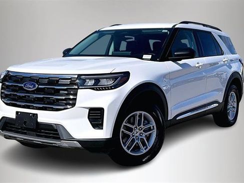 Used 2025 Ford Explorer Active image 3