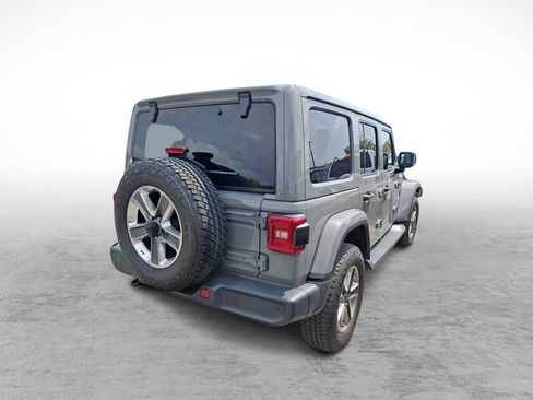 Used 2018 Jeep Wrangler Unlimited Sahara AWD/4WD image 3
